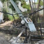 Camión de COMAPA tipo Vactor provoca daños a infraestructura eléctrica y viviendas; vecinos denuncian que huyó del lugar