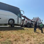 Guardia Estatal brinda seguridad a pasajeros de autobús varado por falla mecánica