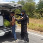 Guardia Estatal brinda auxilio en accidente con volcadura en Cruillas