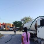 Abastecen de agua potable a familias por temporada de extremo calor en Reynosa
