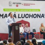 Entregó Carlos Peña Ortiz tarjetas de Mamá Luchona en apoyo a mujeres de Reynosa