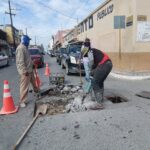 Ejecuta COMAPA trabajos de limpieza en caja de válvulas de la zona Centro